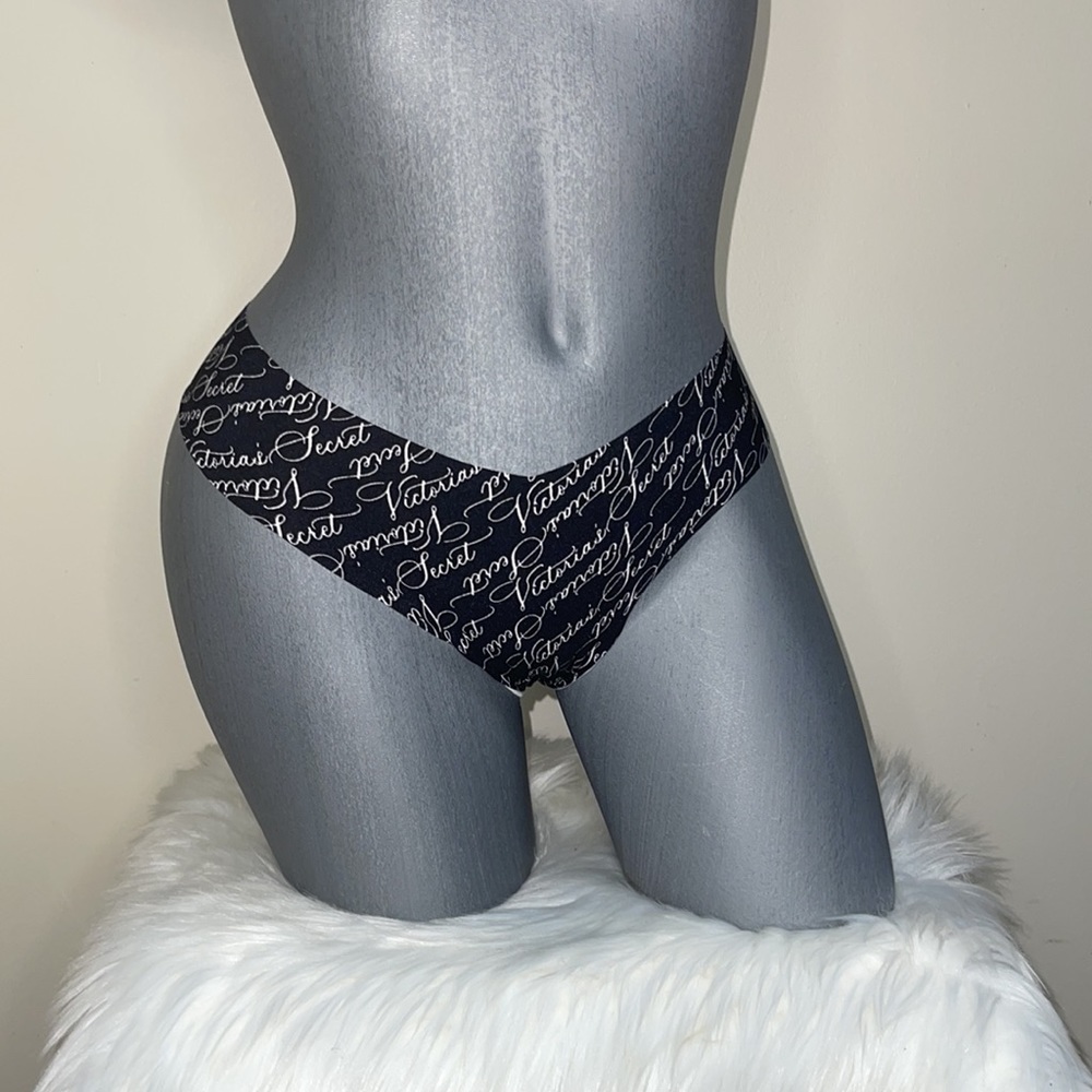 VICTORIAS SECRET NO-SHOW SEAMLESS THONG PANTY UNDERWEAR. NWT